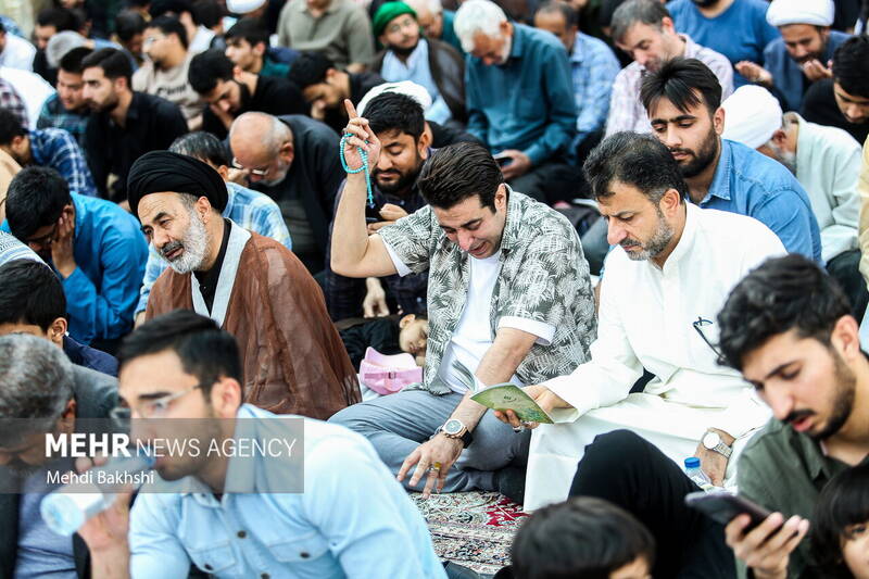 قرآئت دعای عرفه در حرم حضرت معصومه(س)