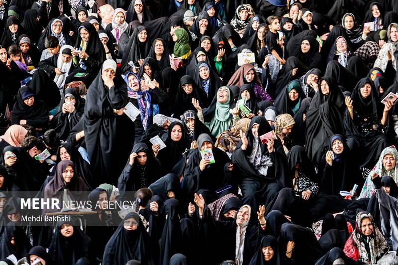 قرآئت دعای عرفه در حرم حضرت معصومه(س)