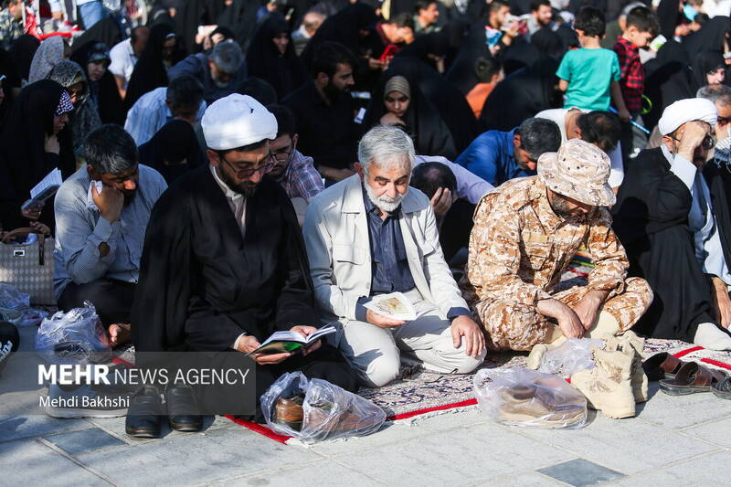 قرآئت دعای عرفه در حرم حضرت معصومه(س)