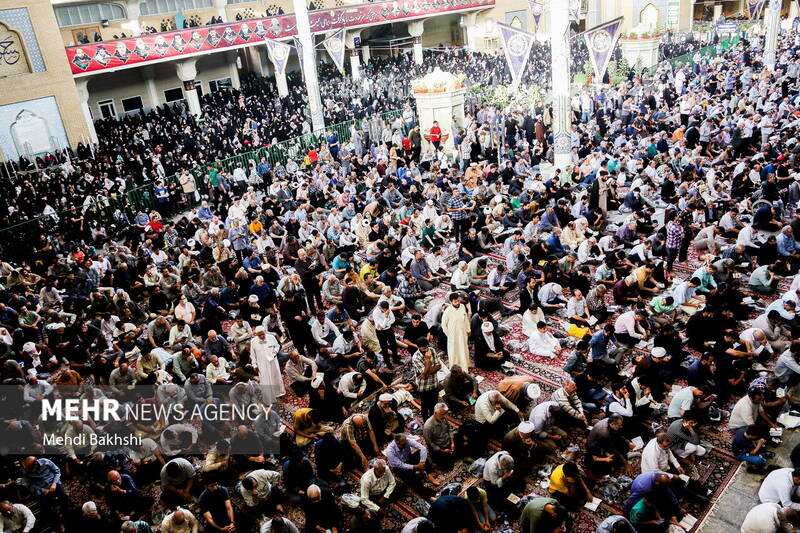 قرآئت دعای عرفه در حرم حضرت معصومه(س)