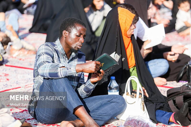 قرآئت دعای عرفه در حرم حضرت معصومه(س)