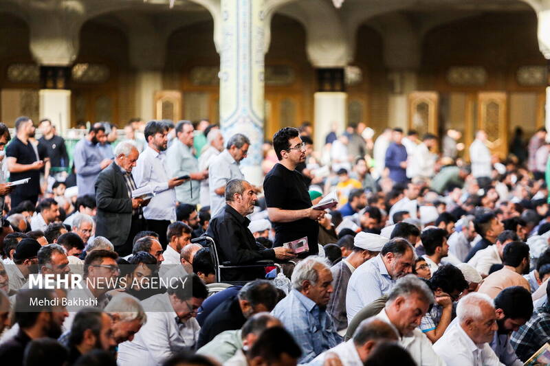 قرآئت دعای عرفه در حرم حضرت معصومه(س)