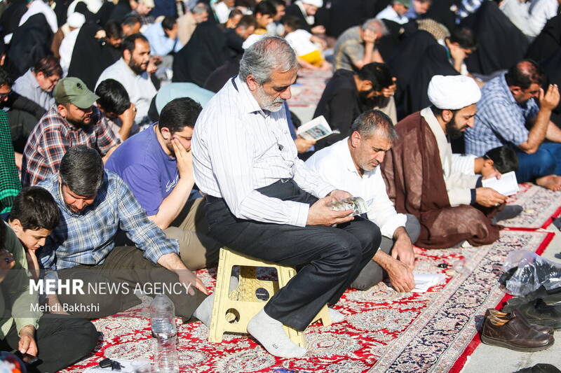 قرآئت دعای عرفه در حرم حضرت معصومه(س)