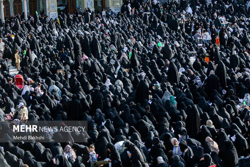 قرآئت دعای عرفه در حرم حضرت معصومه(س)