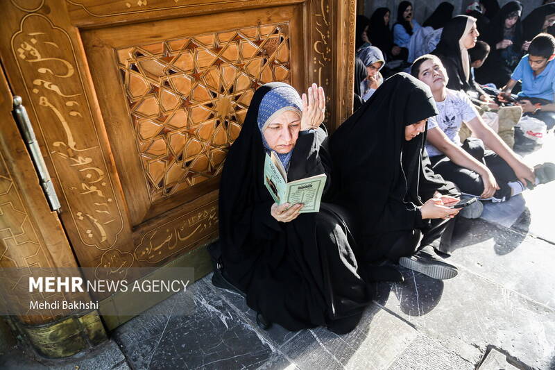 قرآئت دعای عرفه در حرم حضرت معصومه(س)