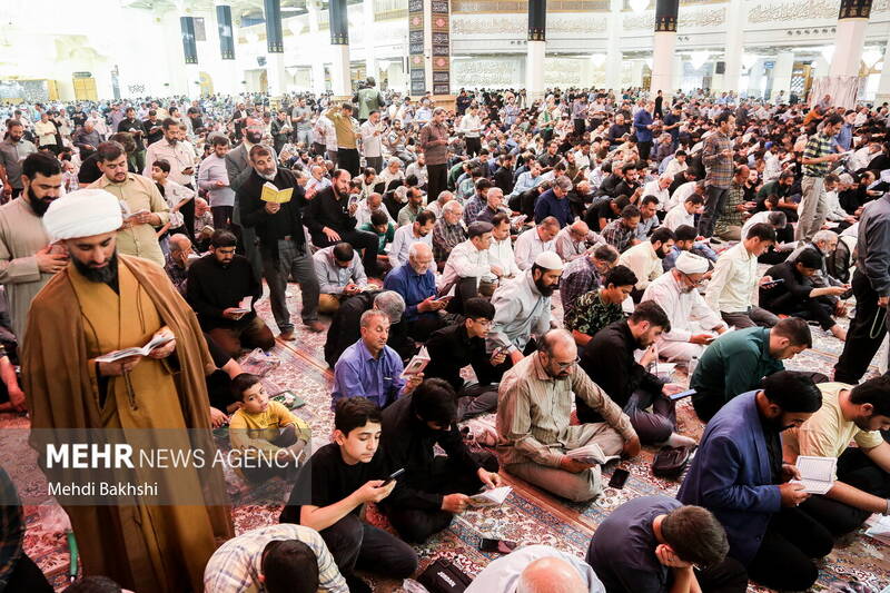 قرآئت دعای عرفه در حرم حضرت معصومه(س)