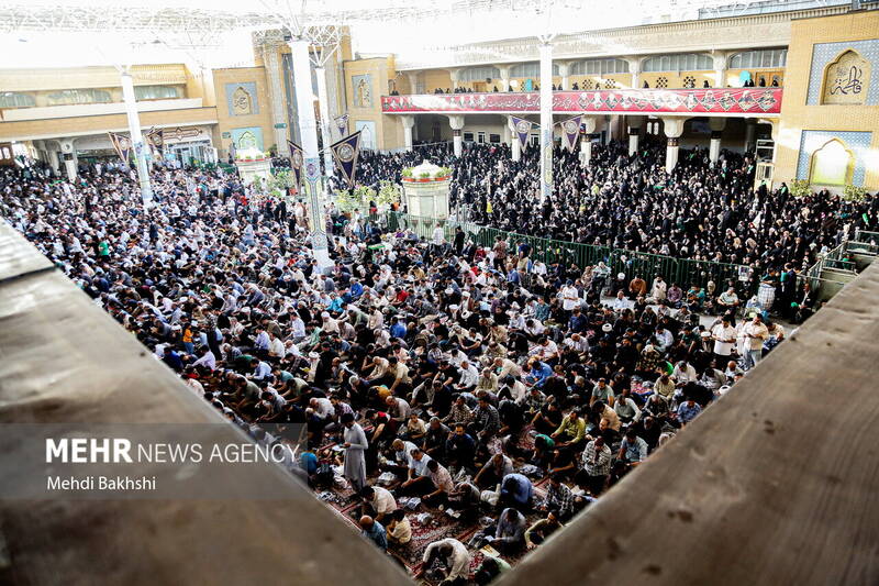 قرآئت دعای عرفه در حرم حضرت معصومه(س)