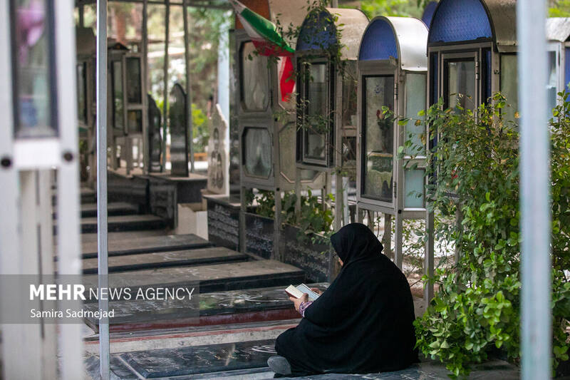 مراسم دعای عرفه در گلزار شهدای بهشت زهرا (س) تهران