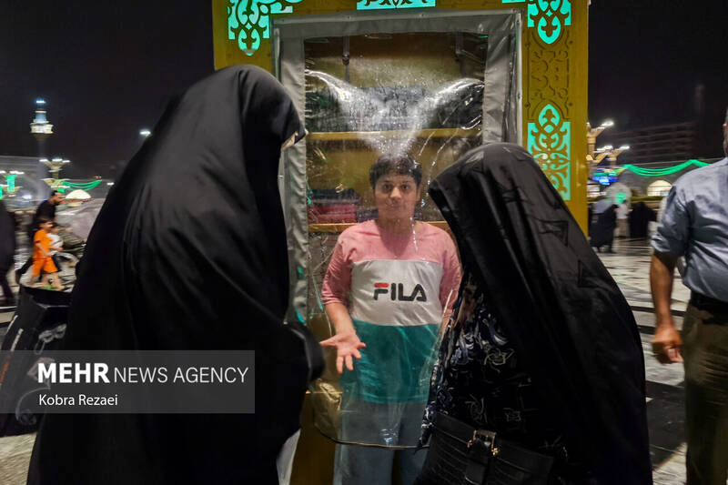 حرم مطهر امام رضا (ع) در شب بارانی عید قربان