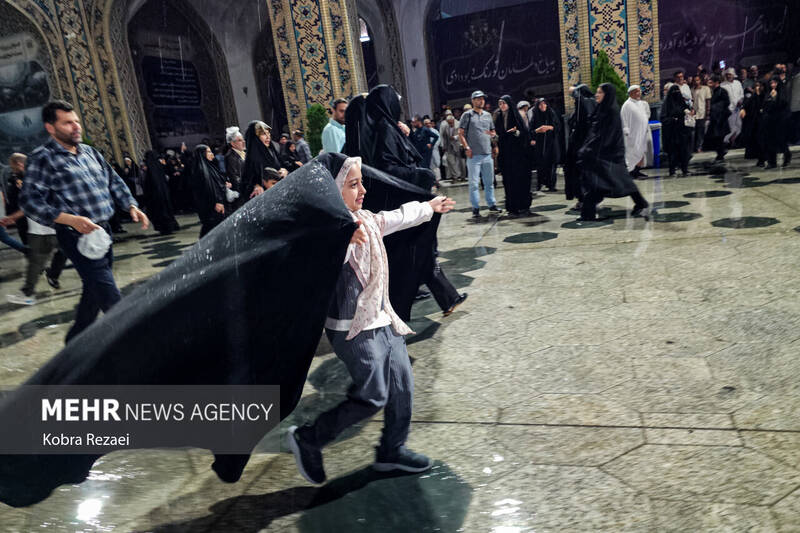 حرم مطهر امام رضا (ع) در شب بارانی عید قربان