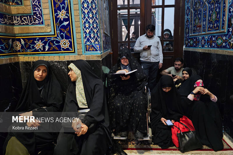 حرم مطهر امام رضا (ع) در شب بارانی عید قربان