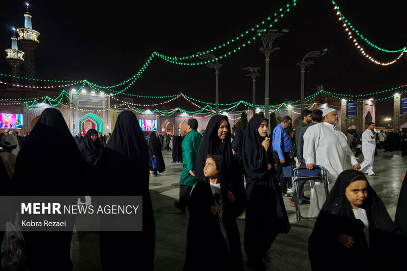 حرم مطهر امام رضا (ع) در شب بارانی عید قربان