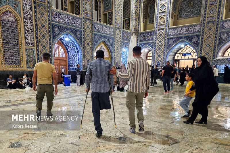 حرم مطهر امام رضا (ع) در شب بارانی عید قربان