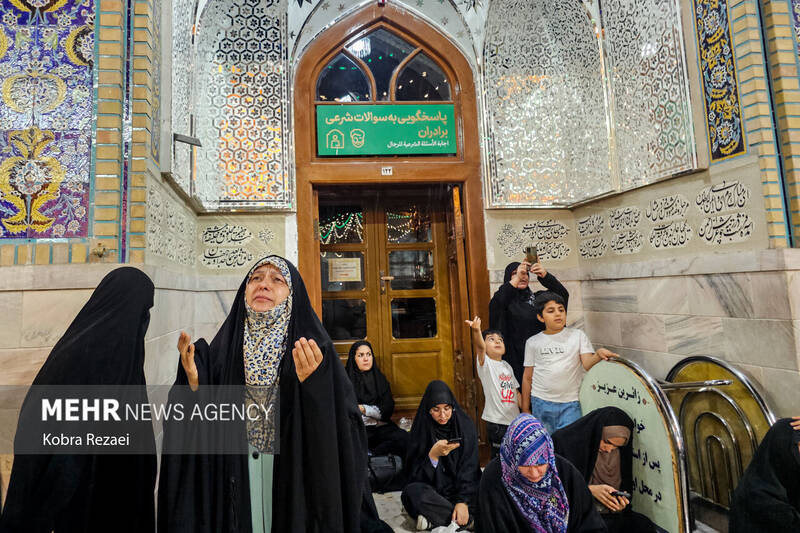 حرم مطهر امام رضا (ع) در شب بارانی عید قربان