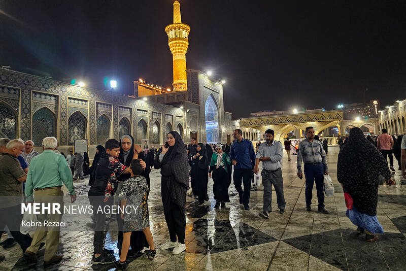 حرم مطهر امام رضا (ع) در شب بارانی عید قربان