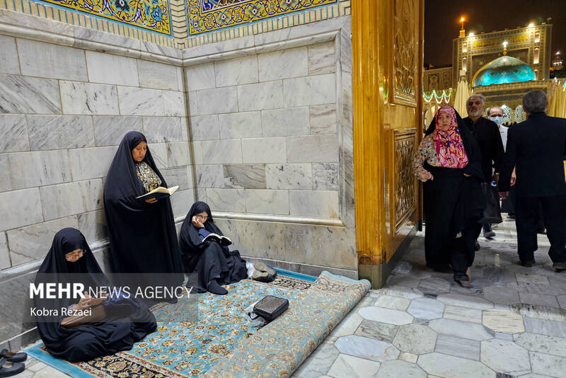 حرم مطهر امام رضا (ع) در شب بارانی عید قربان