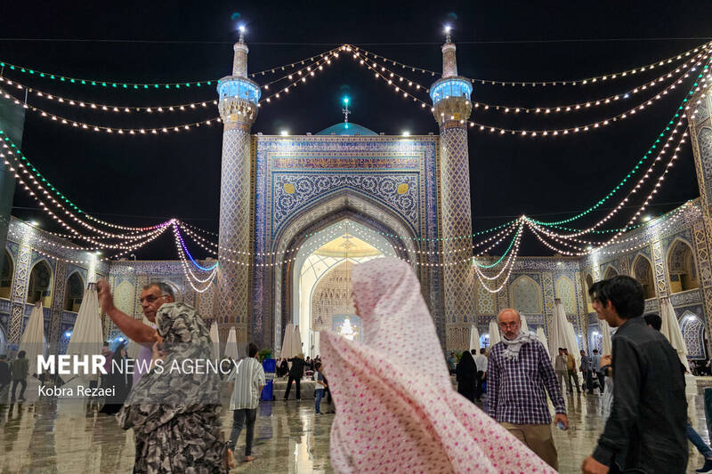 حرم مطهر امام رضا (ع) در شب بارانی عید قربان