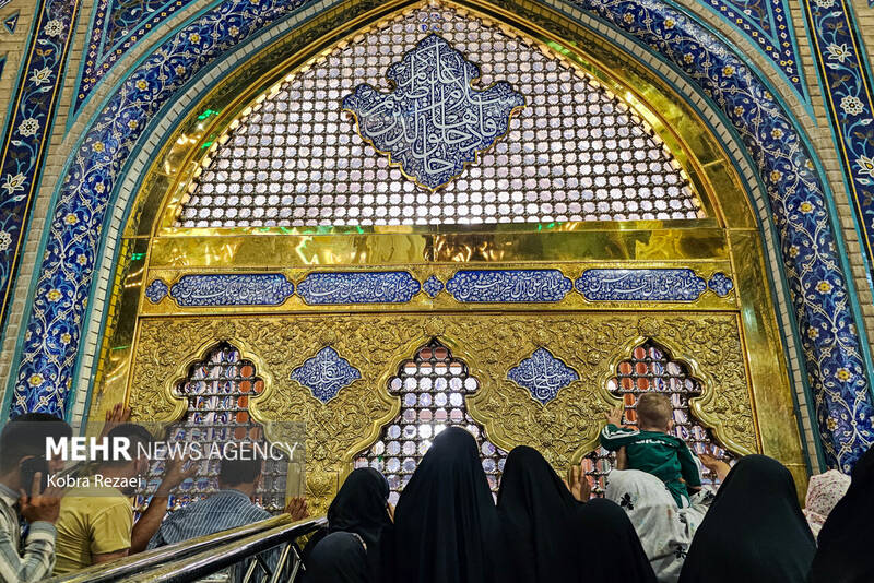 حرم مطهر امام رضا (ع) در شب بارانی عید قربان