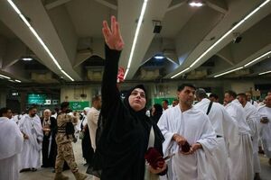عکسهایی از زائران در حال «رمی جمرات»
