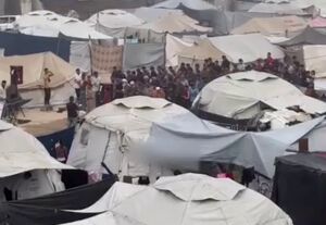 فیلم/ اقامه نماز عید قربان در میان چادر آوارگان فلسطینی