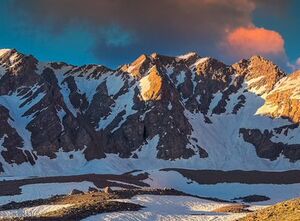 تصویری از صلابت قله زیبای سنبران