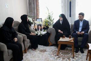 فیلم / دیدار دختر پزشکیان با خانواده الهه حسیننژاد