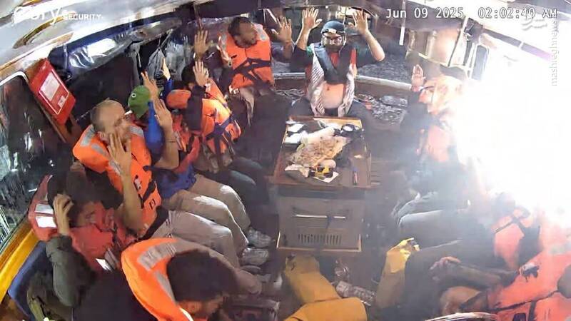 کشتی مادلین از سوی قایق های تندروی صهیونیست ربوده شد+ عکس و فیلم