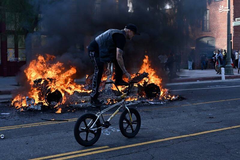 عکس/ آمریکا در آتش و دود