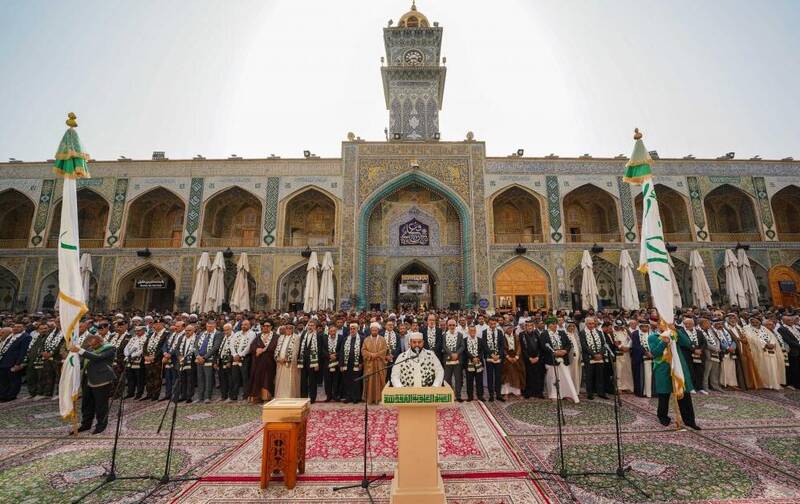 تصاویر زیبا از برافراشتن پرچم عید غدیر خم در حرم امام علی (ع) 5