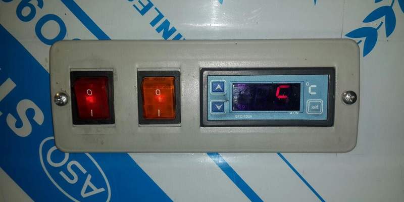 چگونه ترموستات یخچال ویترینی را به درستی تنظیم کنیم؟