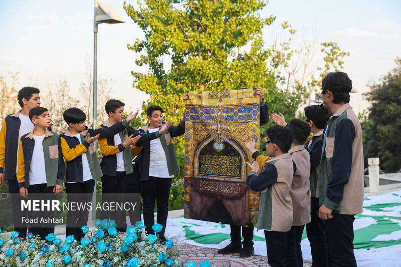 اهتزاز بزرگترین پرچم علوی بر فراز تهران