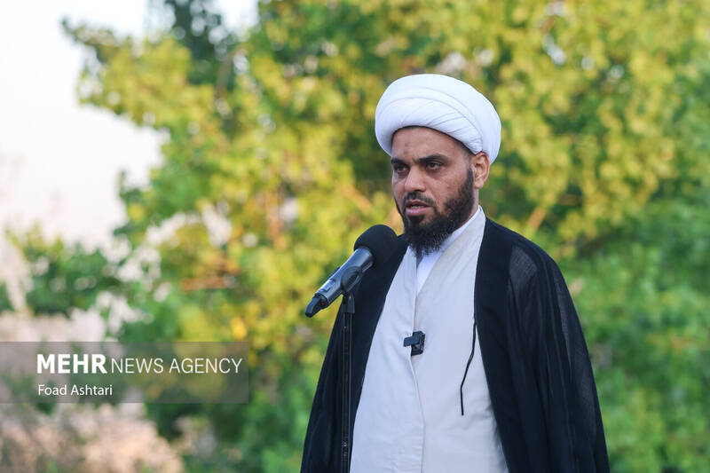 اهتزاز بزرگترین پرچم علوی بر فراز تهران