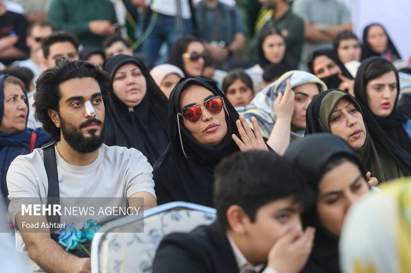 اهتزاز بزرگترین پرچم علوی بر فراز تهران
