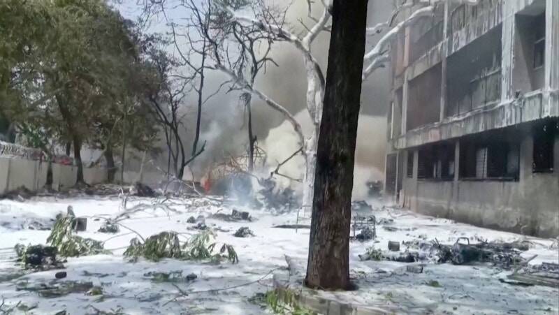 آخرین آمار کشتههای سقوط مرگبار هواپیمای مسافربری در هند + فیلم و عکس