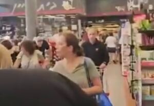 هجوم شهرک نشینان به فروشگاه‌ها