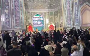فیلم/ فریاد "مرگ ‌بر اسرائیل" در حرم امام رضا(ع)