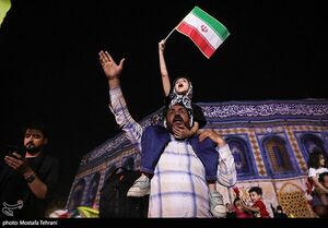 بخوان از وعده صادق به رمز یا علی مولا شادی مردم تهران پس از عملیات وعده صادق ۳