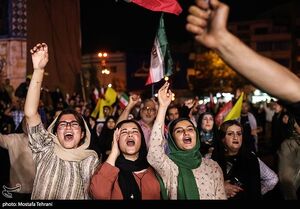 تا کور شود هرآنکه شادی مردم را نتواند دید