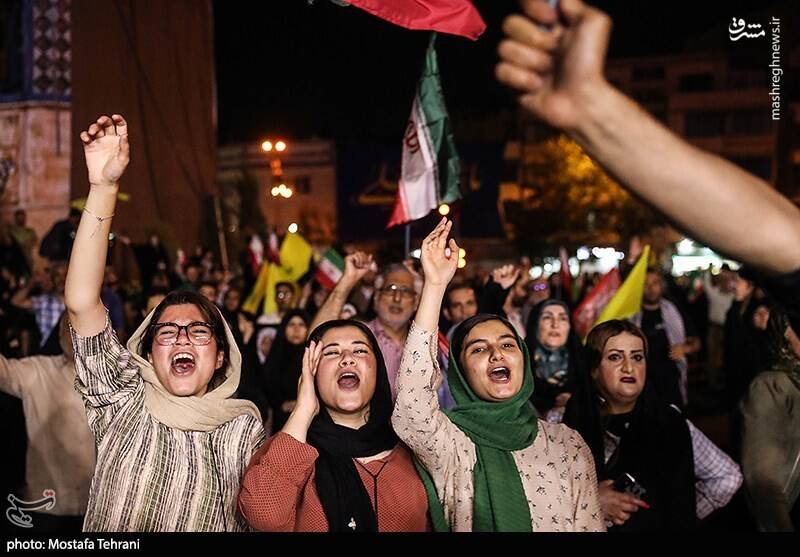 عکس / شادی مردم تهران پس از عملیات وعده صادق 3 6
