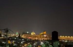 شادی فلسطینی‌ها هنگام عبور موفق موشک‌ها در آسمان قدس