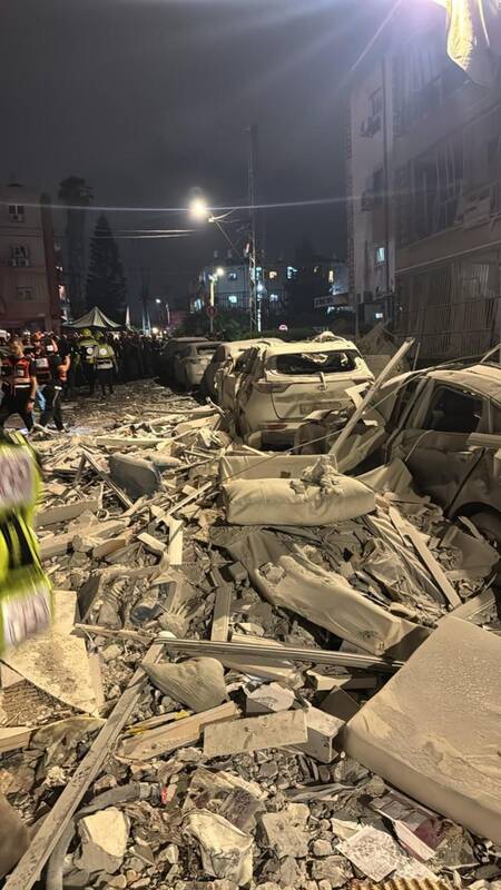 بیش از ۱۲۰ زخمی در پی حملات موشکی ایران در جنوب تلآویو