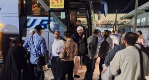 ورود حجاج ایرانی از مرز مهران به کشور + عکس