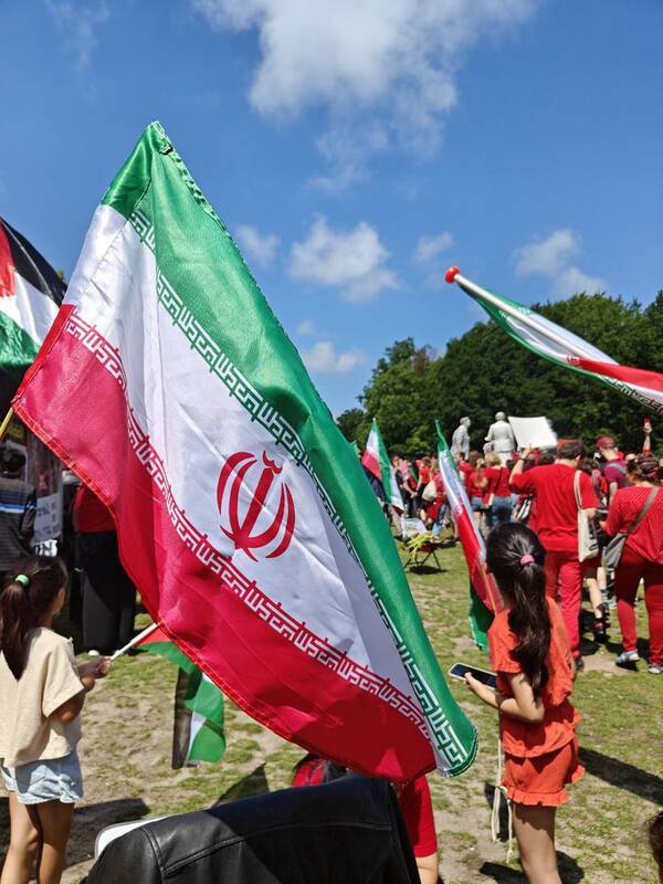 ۱۵۰ هزار هلندی برای ایران به خیابان آمدند +عکس و فیلم