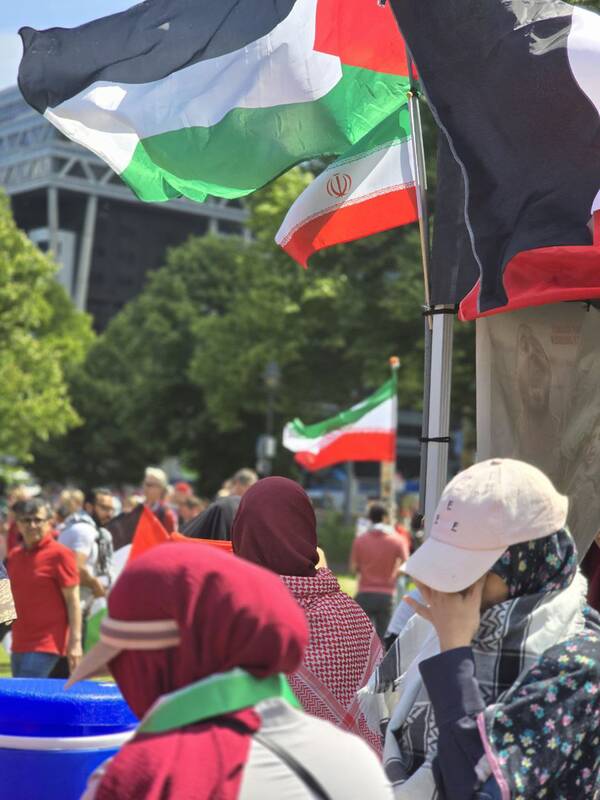 ۱۵۰ هزار هلندی برای ایران به خیابان آمدند +عکس و فیلم