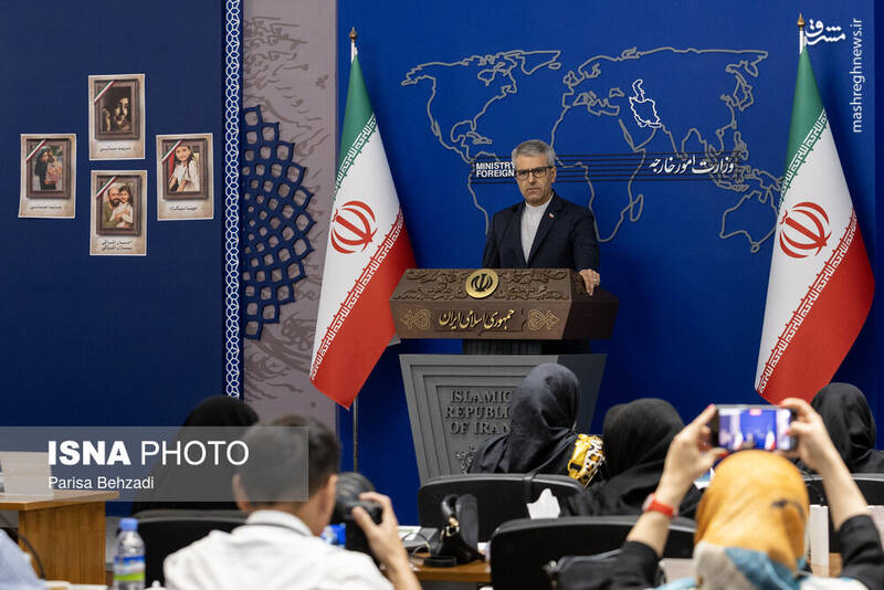 تصاویر شهدای غیر نظامی ایران در نشست خبری بقایی 25