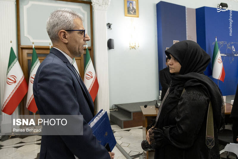 تصاویر شهدای غیر نظامی ایران در نشست خبری بقایی 28