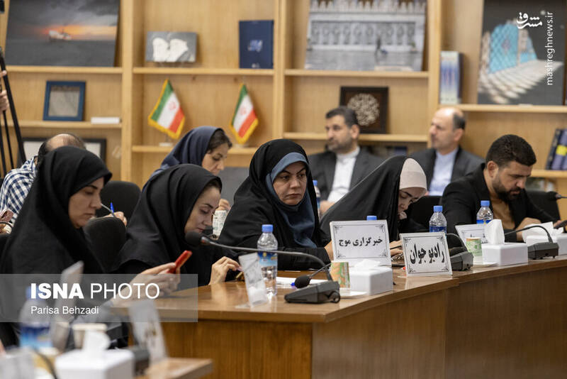 تصاویر شهدای غیر نظامی ایران در نشست خبری بقایی 16