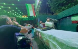 فیلم / پخش شربت در تهرانپارس همزمان با آغاز حملات ایران