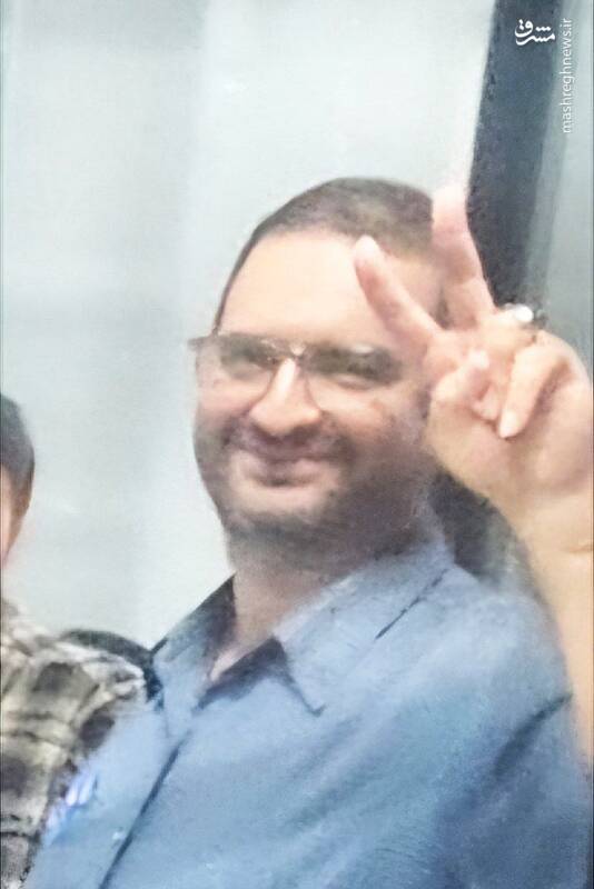 نیما رجبپور سردبیر خبر شبکه خبر دو سازمان صداوسیما بر اثر جراحات وارده ناشی از حمله اسراییل به صداوسیما، به شهادت رسید؛ از او دو دختر به یادگار مانده است نیما رجبپور سردبیر خبر شبکه خبر دو سازمان صداوسیما بر اثر جراحات وارده ناشی از حمله اسراییل به صداوسیما، به شهادت رسید؛ از او دو دختر به یادگار مانده است