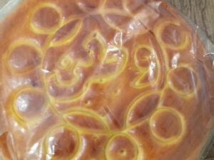 روی نان‌ها، نوشته‌اند: «وطن»...